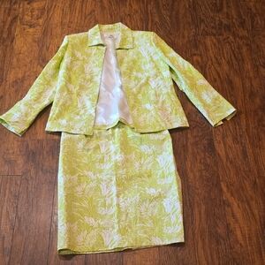 Le Suit Petite Green and White Floral Suit